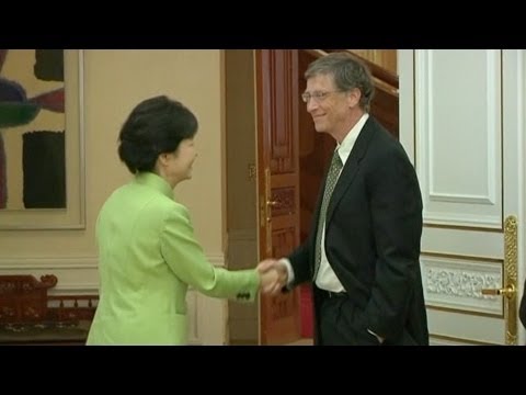 South Korea Appalled by Bill Gates’ One-Handed Handshake